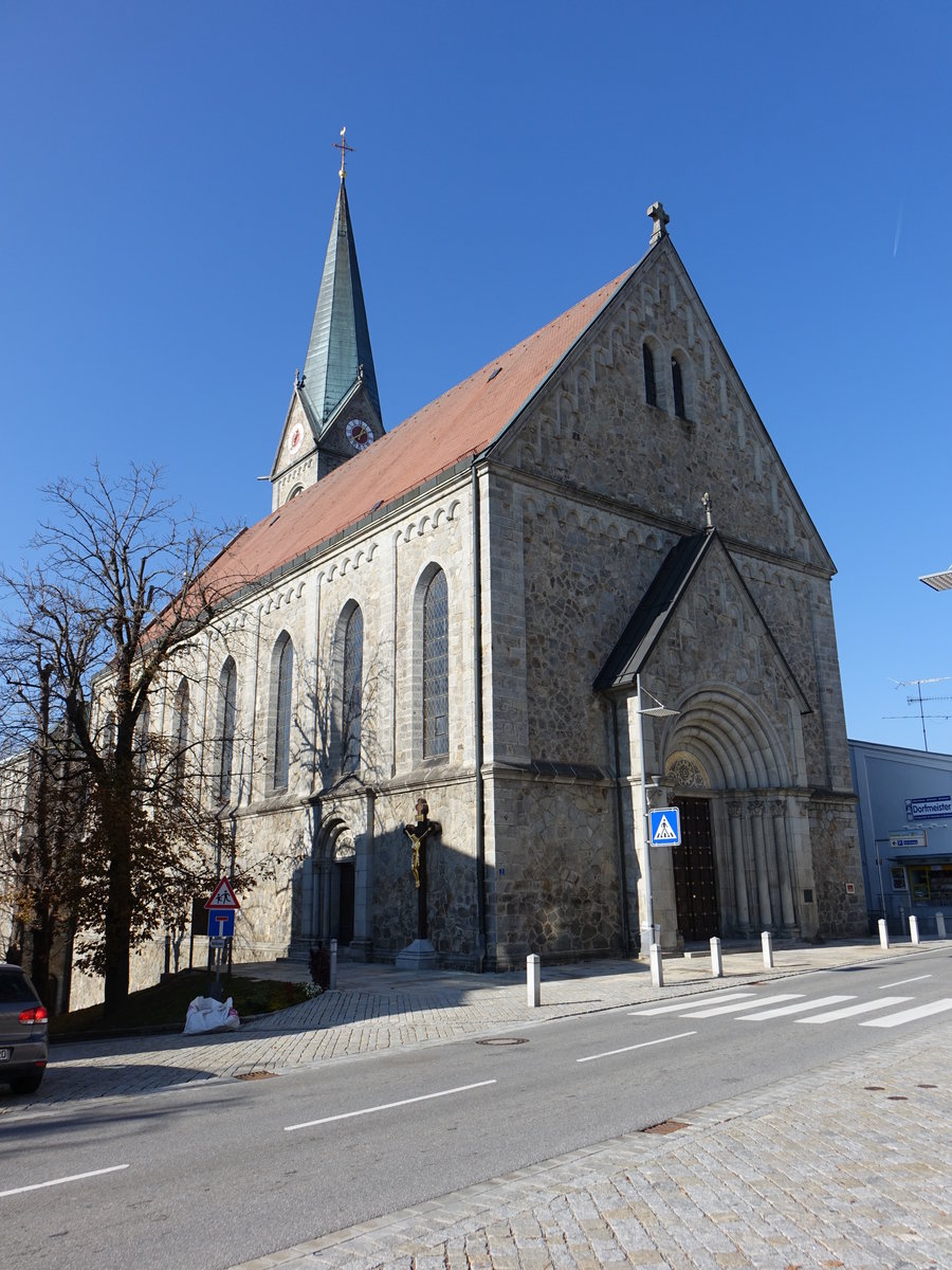Tittling, kath. Pfarrkirche St. Vitus, Saalkirche mit Chorflankenturm, erbaut von 1890 bis 1892 (22.10.2018)