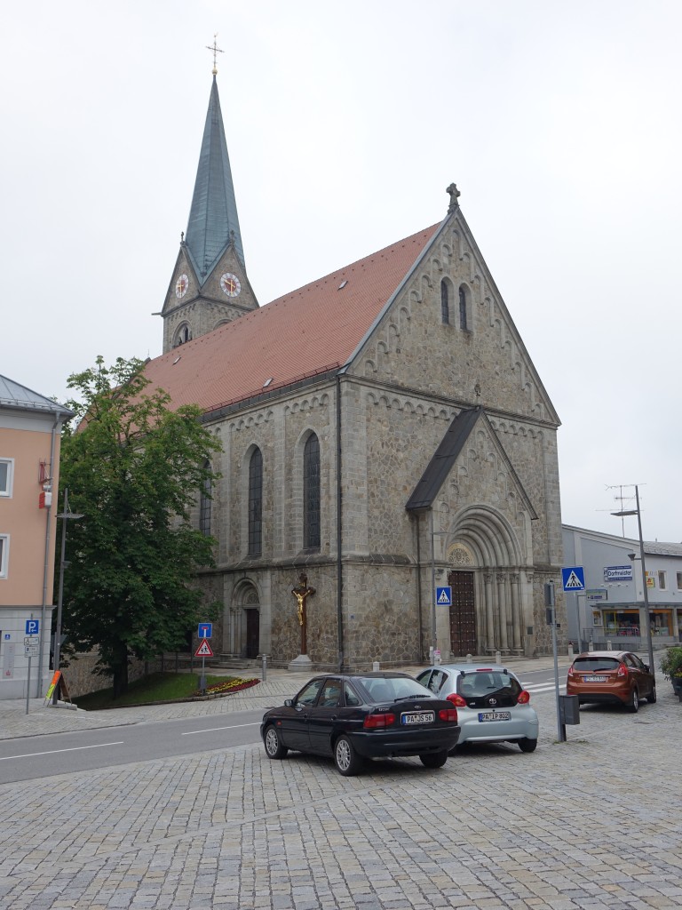 Tittling, neuromanische St. Vitus Kirche, erbaut von 1890 bis 1892 (25.05.2015)