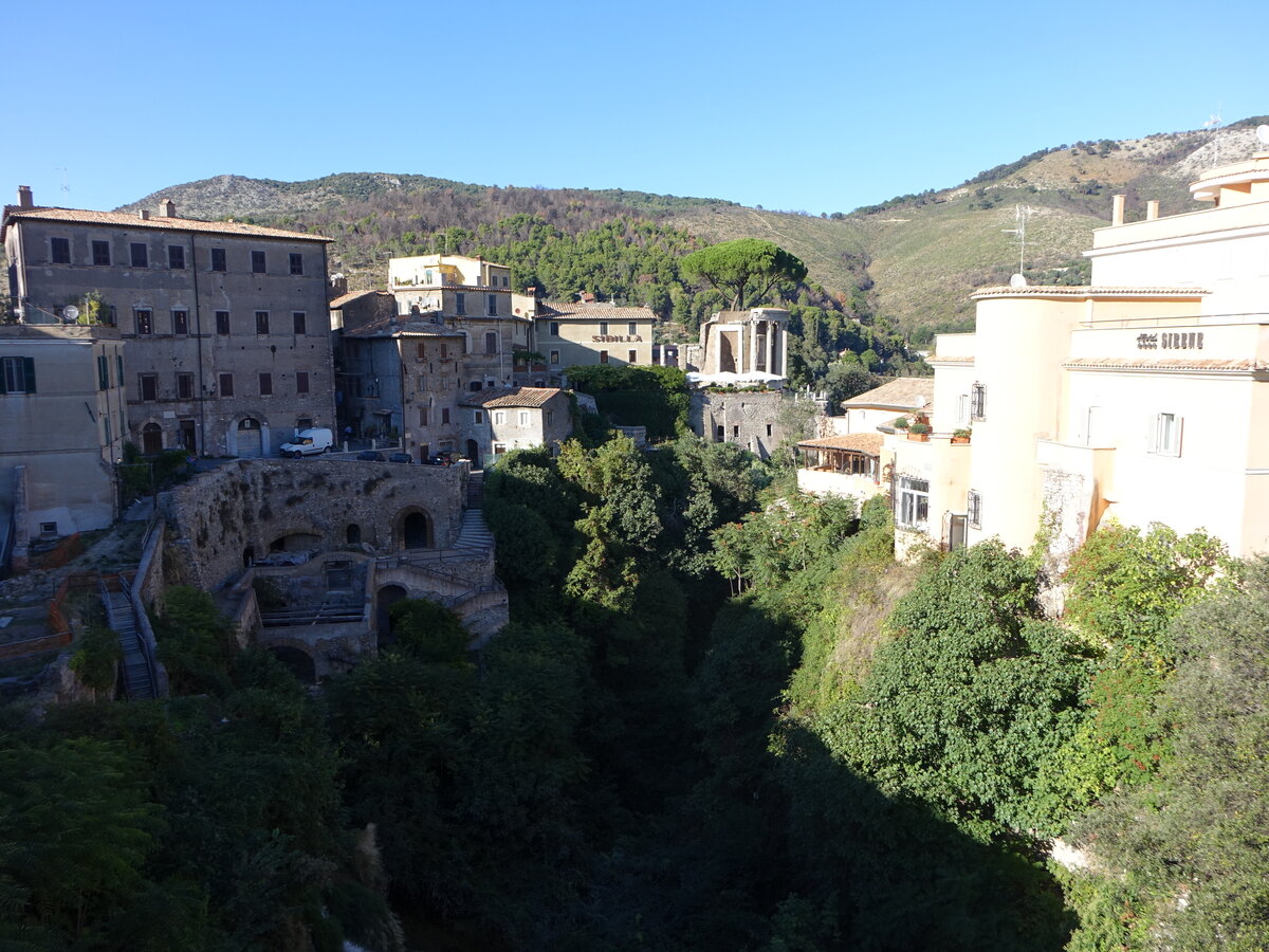 Tivoli, Tempelbezirk mit einem rmischen Rundtempel Tempio di Vesta (18.09.2022)