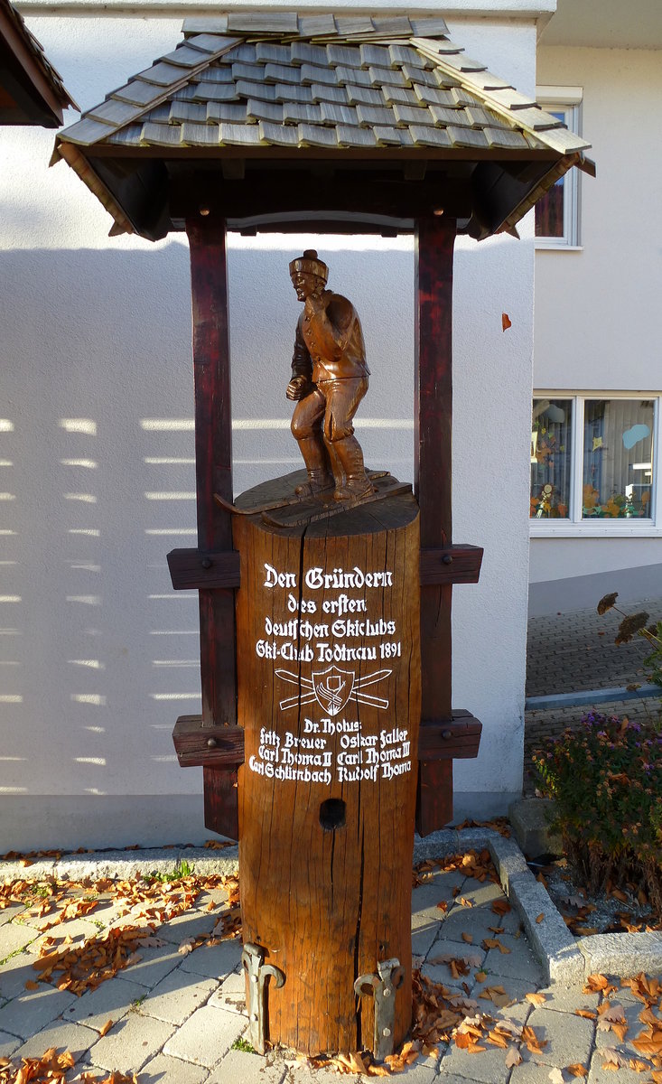 Todtnau, Denkmal fr die Grnder des 1.Deutschen Skiclubs von 1891, Nov.2015