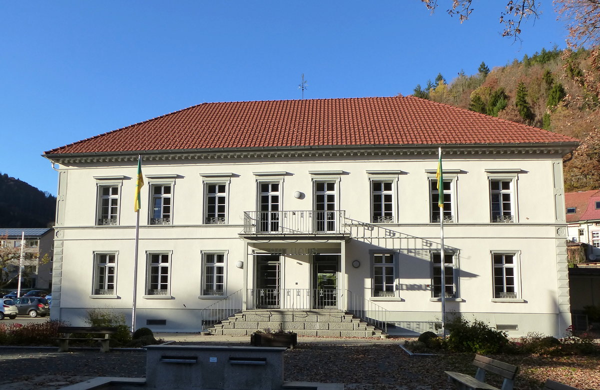 Todtnau, das Rathaus des bekannten Ferienortes im Wiesental/Südschwarzwald, Nov.2015
