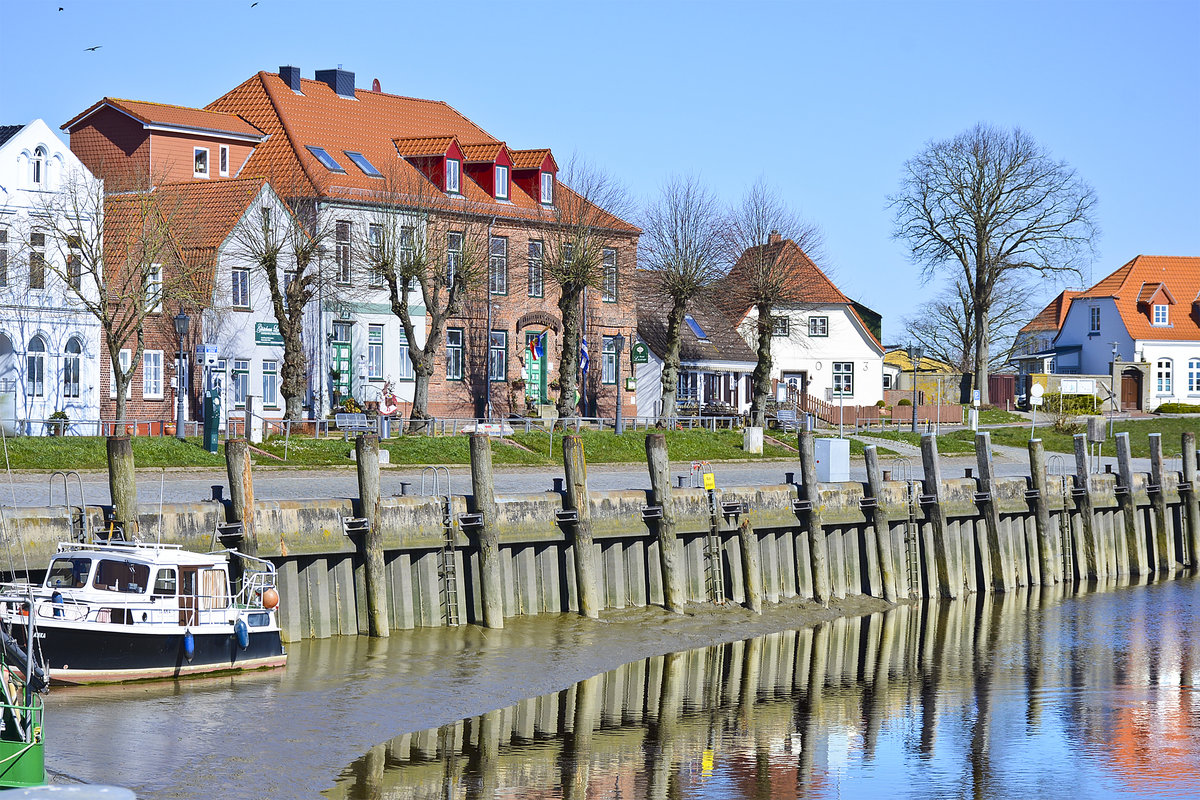 Tnning (Nordfriesland). Der Hafen bei Niedrigwasser. Aufnahme: 31. Mrz 2020.