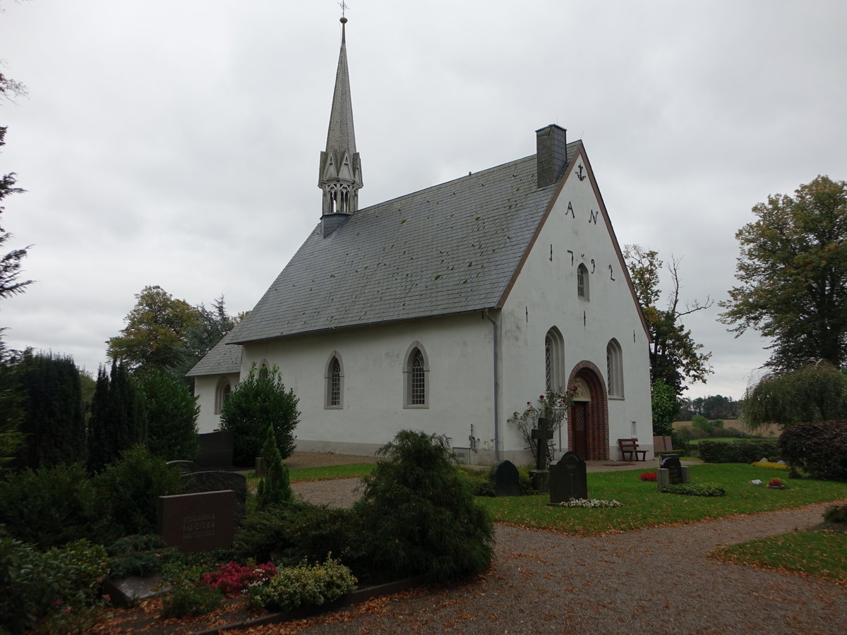 Tstrup, evangelische St. Johannes Kirche, erbaut im 12. Jahrhundert (25.09.2020)
