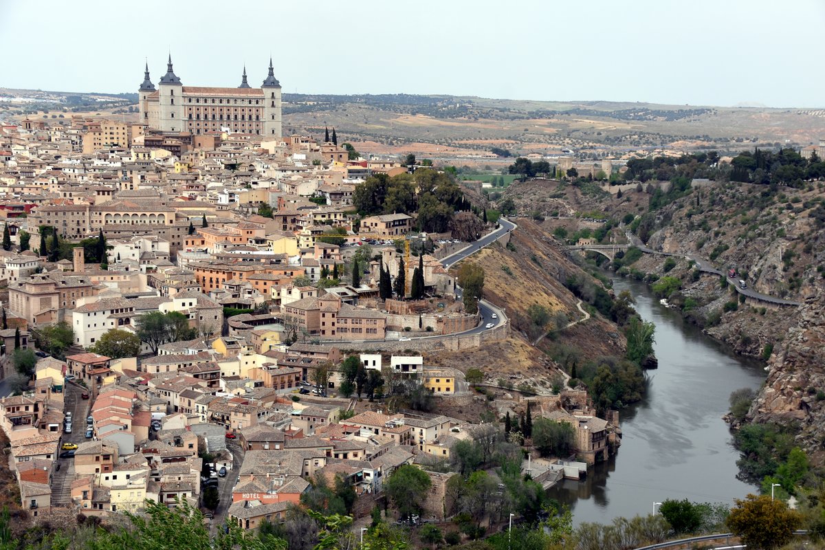 TOLEDO, 20.04.2019, Blick vom Parador auf Altstadt mit Alcázar und Río