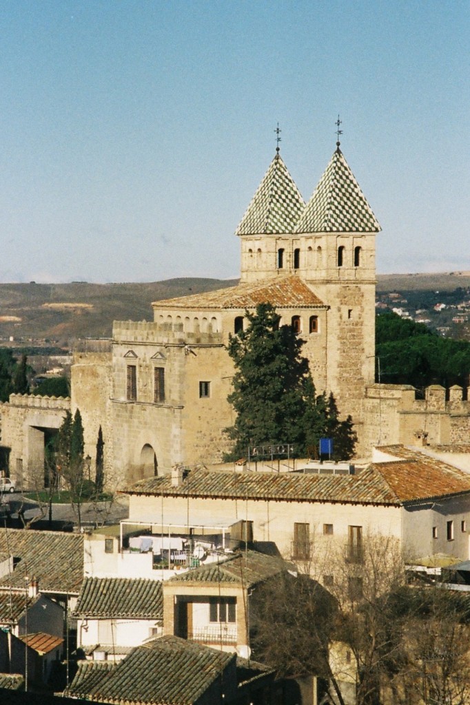 TOLEDO (Provincia de Toledo), 07.01.2001, Blick auf die Puerta de Bisagra, dem bekanntesten Eingangstor zur Stadt