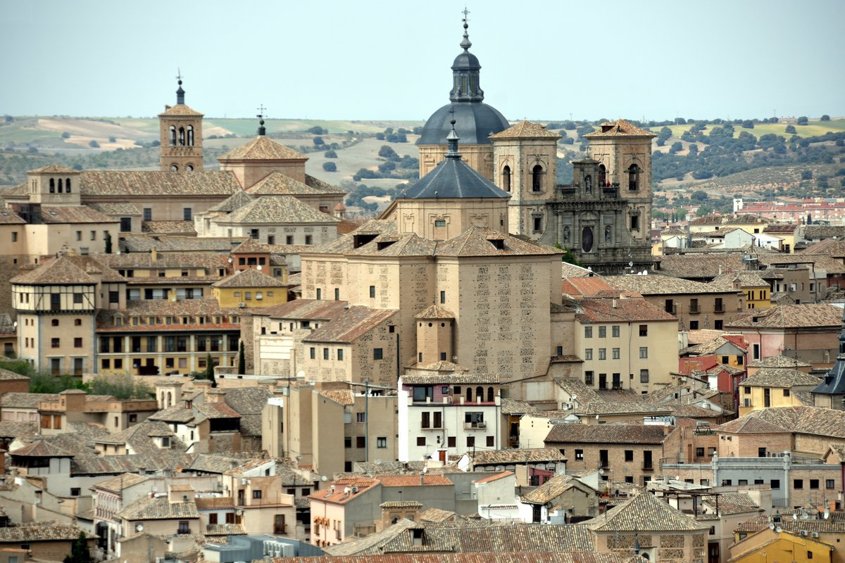 TOLEDO (Provincia de Toledo), 20.04.2019, Blick vom Parador auf Altstadt und Jesuitenkirche San Ildefonso