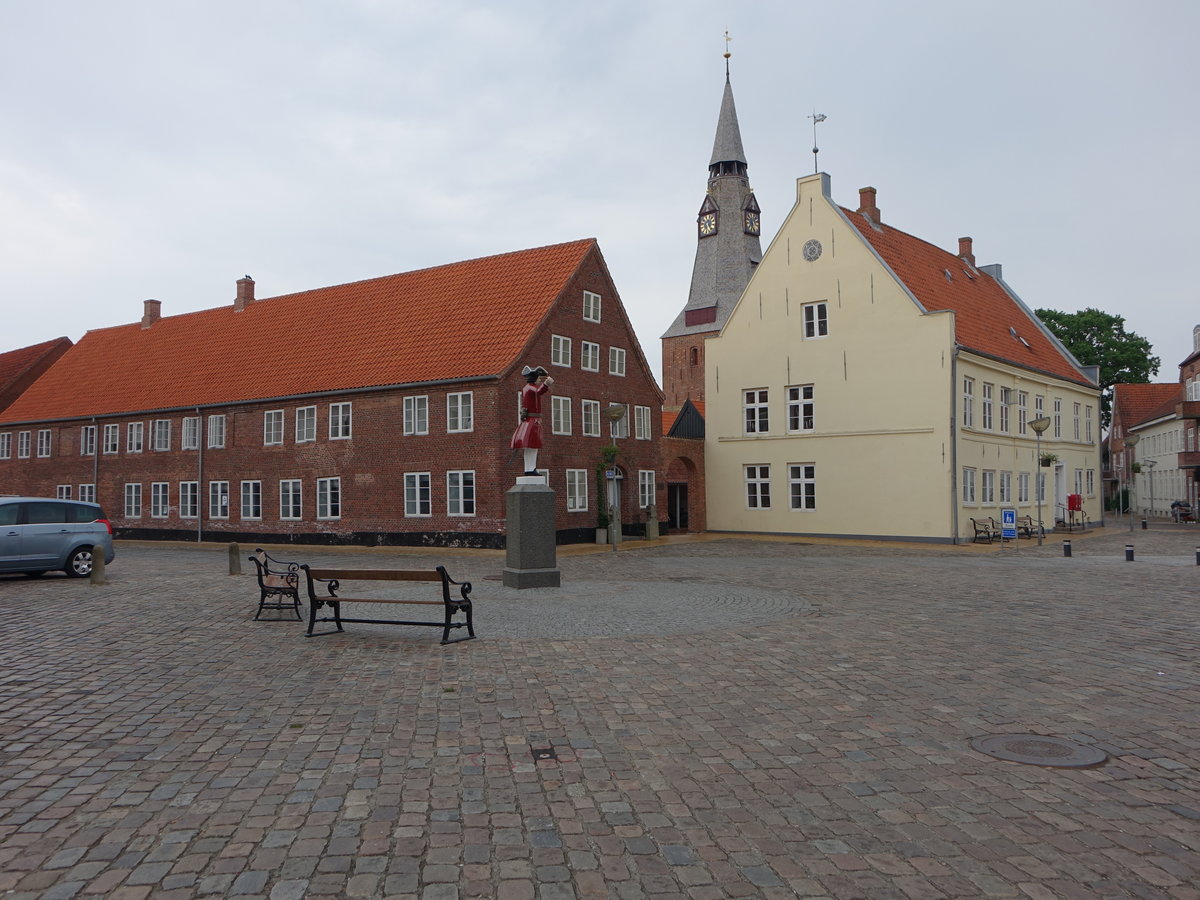 Tonder, Kristkirche und Kagmanden Figur am Torvet (09.06.2018)