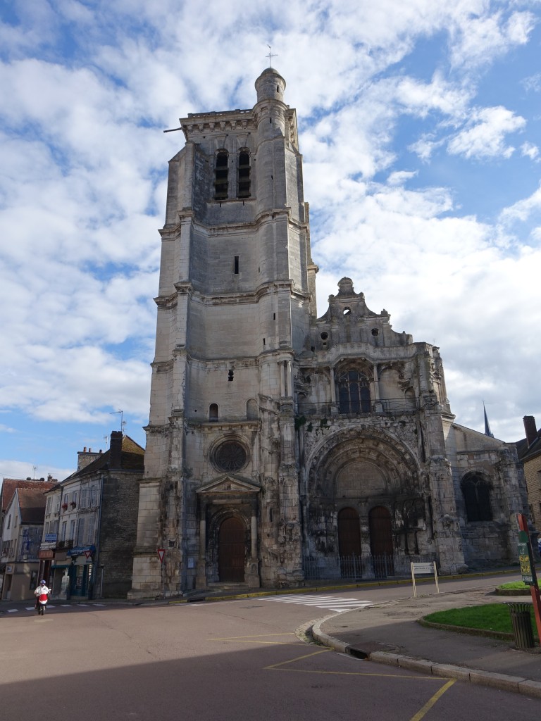 Tonnerre, Kirche St. Pierre, erbaut im 11. Jahrhundert (27.10.2015)