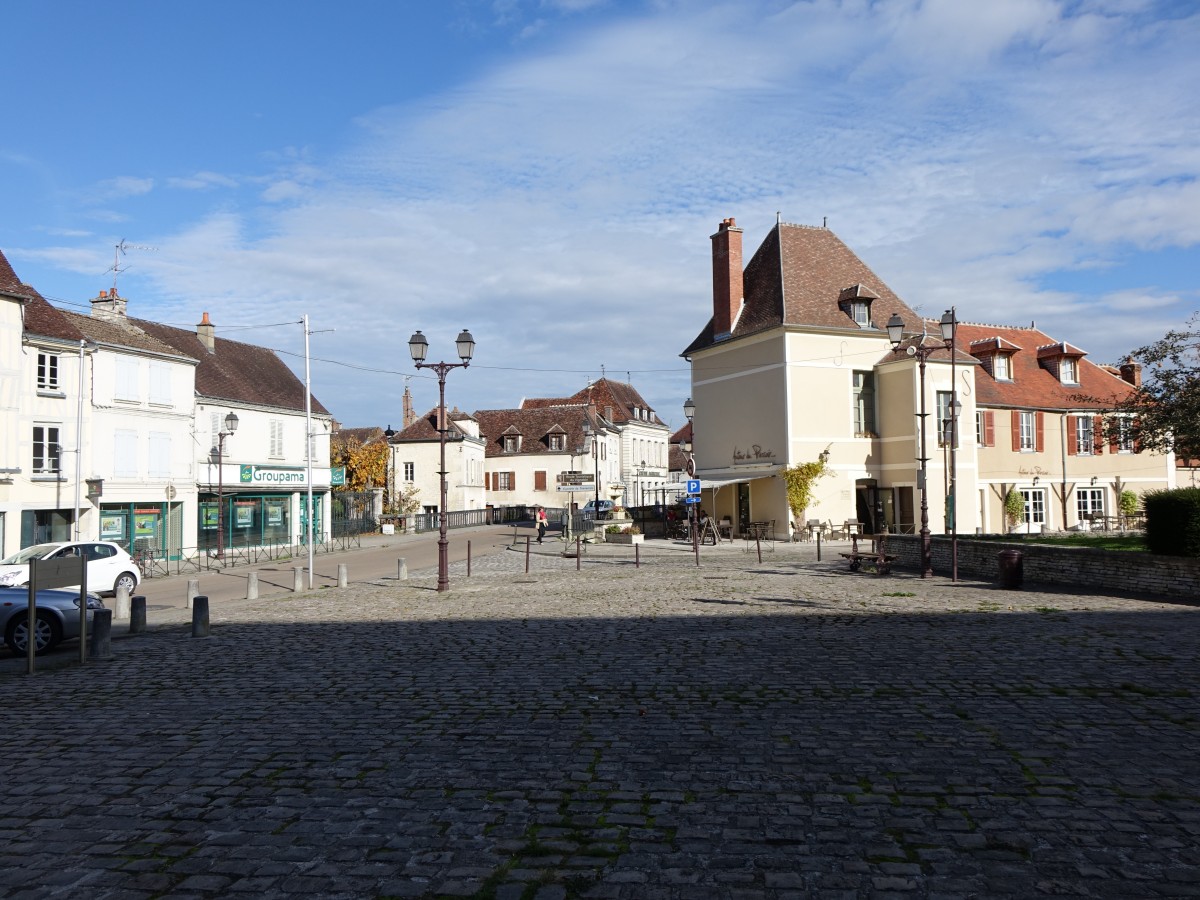 Tonnerre, Place du Prieure (27.10.2015)
