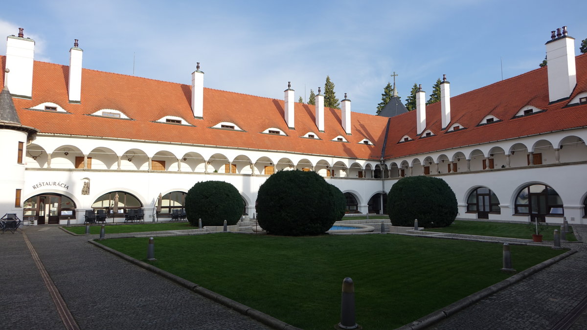 Topolcany / Topoltschan, Arkaden Innenhof im Schloss von Tovarnky (29.08.2020)