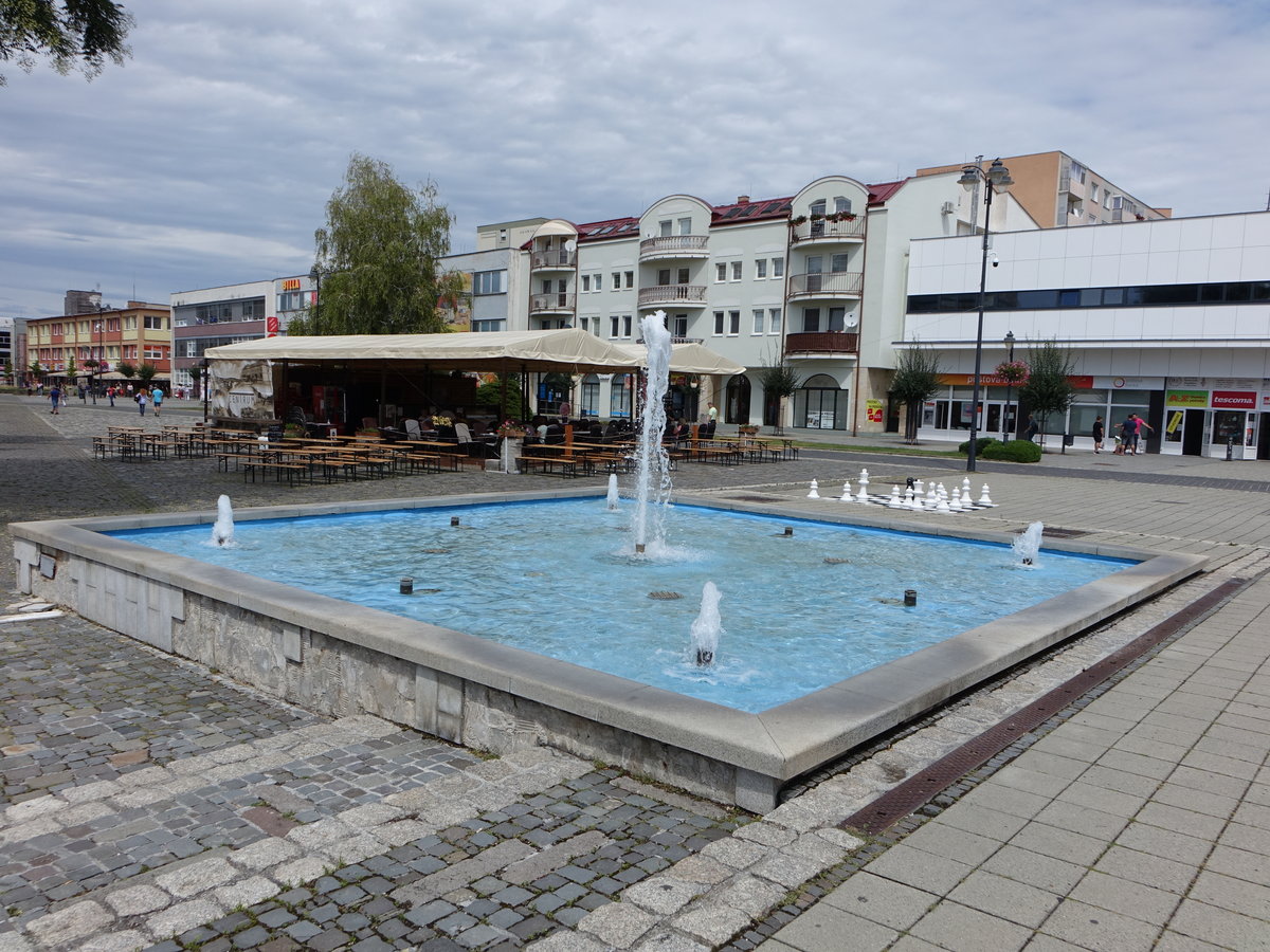 Topolcany / Topoltschan, Brunnen am Stefanika Namesti (05.08.2020)