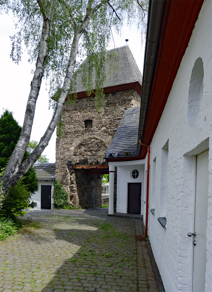 Tor und Wehrturm in der Rheinbacher Burg - 21.05.2017
