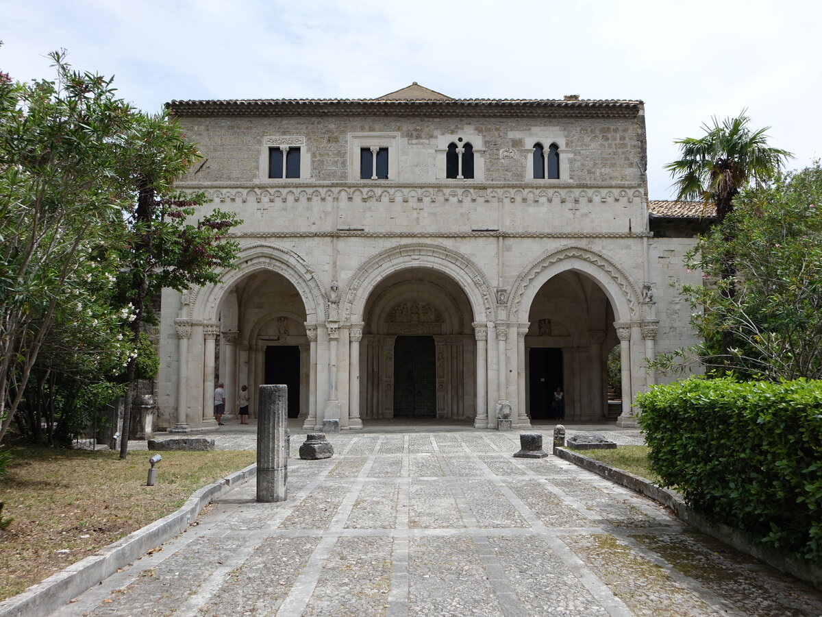 Torre de Passeri, Abteikirche San Clemente, erbaut von 1076 bis 1097 (26.05.2022)