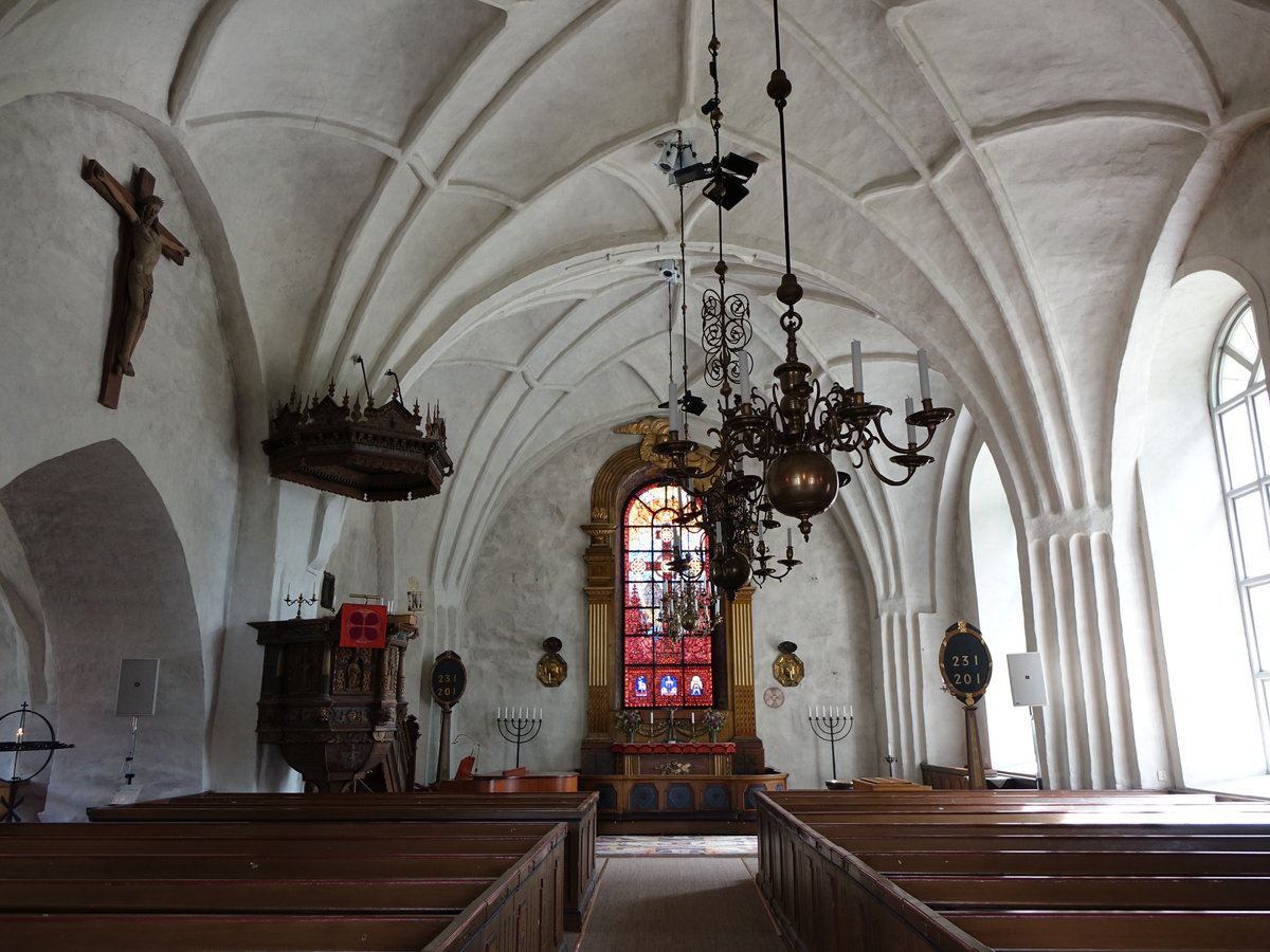 Torsng, Innenraum der Ev. Kirche, Sterngewlbe aus dem 15. Jahrhundert, Kanzel von 1624 (16.06.2016)