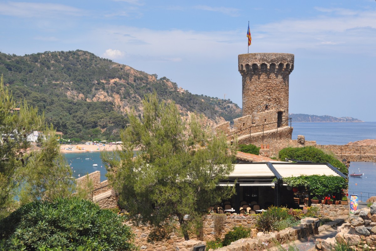 TOSSA DE MAR (Provincia de Girona), 09.06.2015, Blick auf einen der Trme der sehr gut erhaltenen Stadtmauer