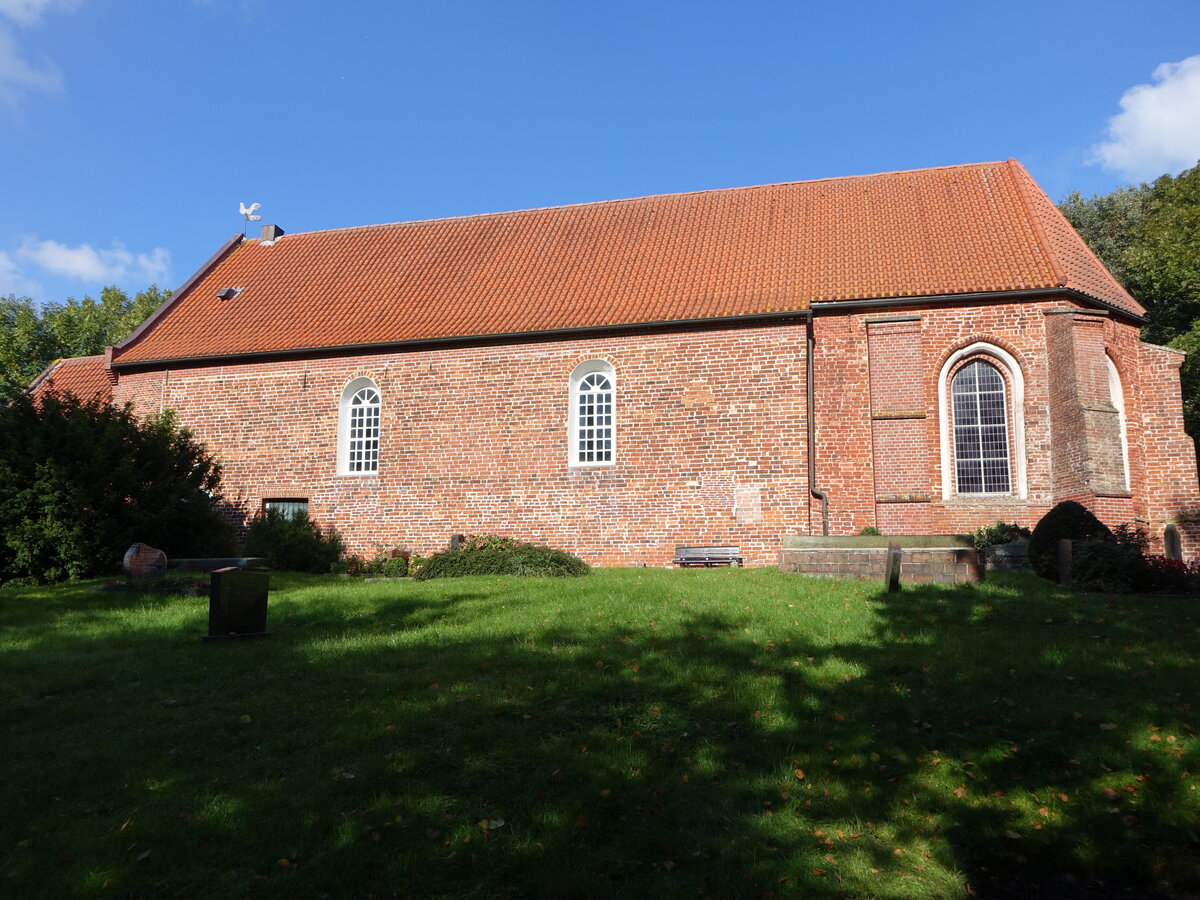 Tossens, evangelische Kirche St. Bartholomus, erbaut im 14. Jahrhundert (08.10.2021)