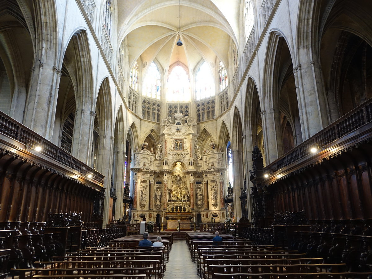 Toulouse, Chor mit Hochaltar und Chorgesthl in der Kathedrale St. Etienne (29.07.2018)