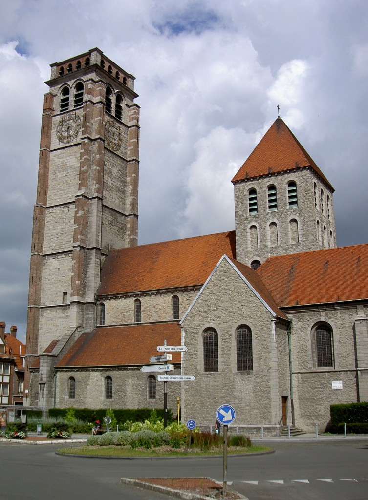 Tournai, St. Brice Kirche, erbaut im 12. Jahrhundert, Turm aus dem 15. Jahrhundert, 
Wiederaufbau bis 1954 (30.06.2014)