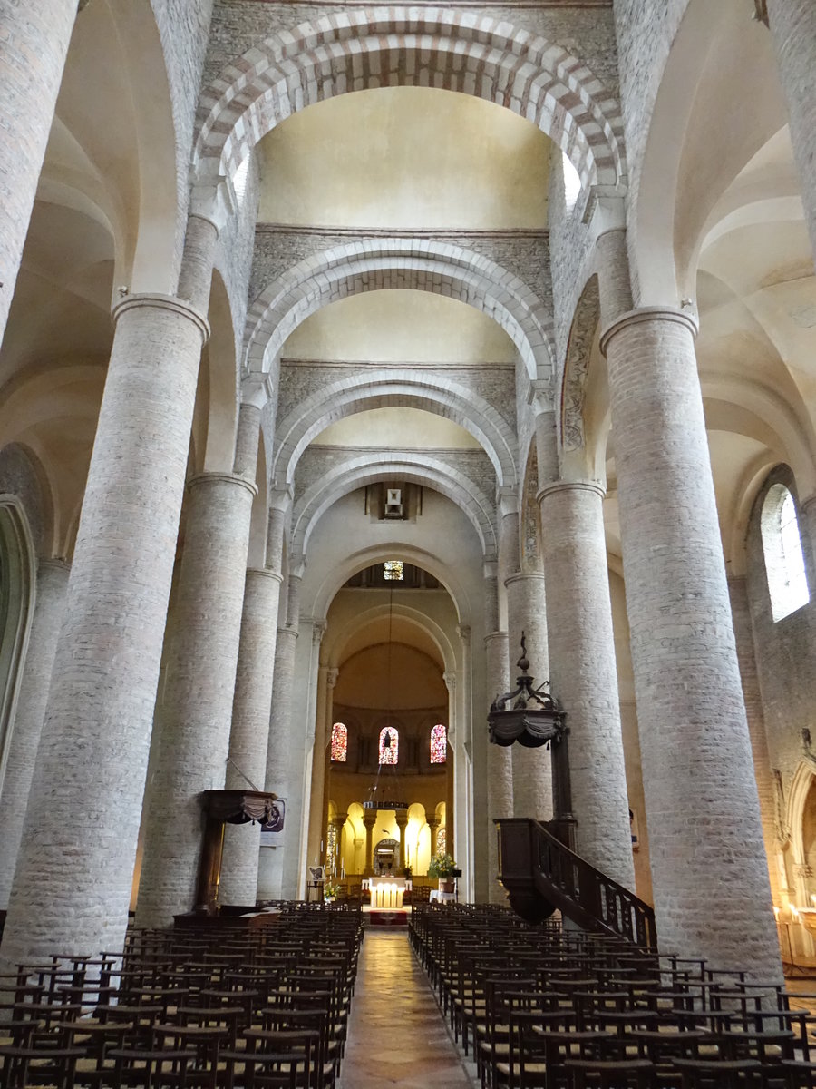 Tournus, romanischer Innenraum der Klosterkirche Saint-Philibert (02.10.2017)