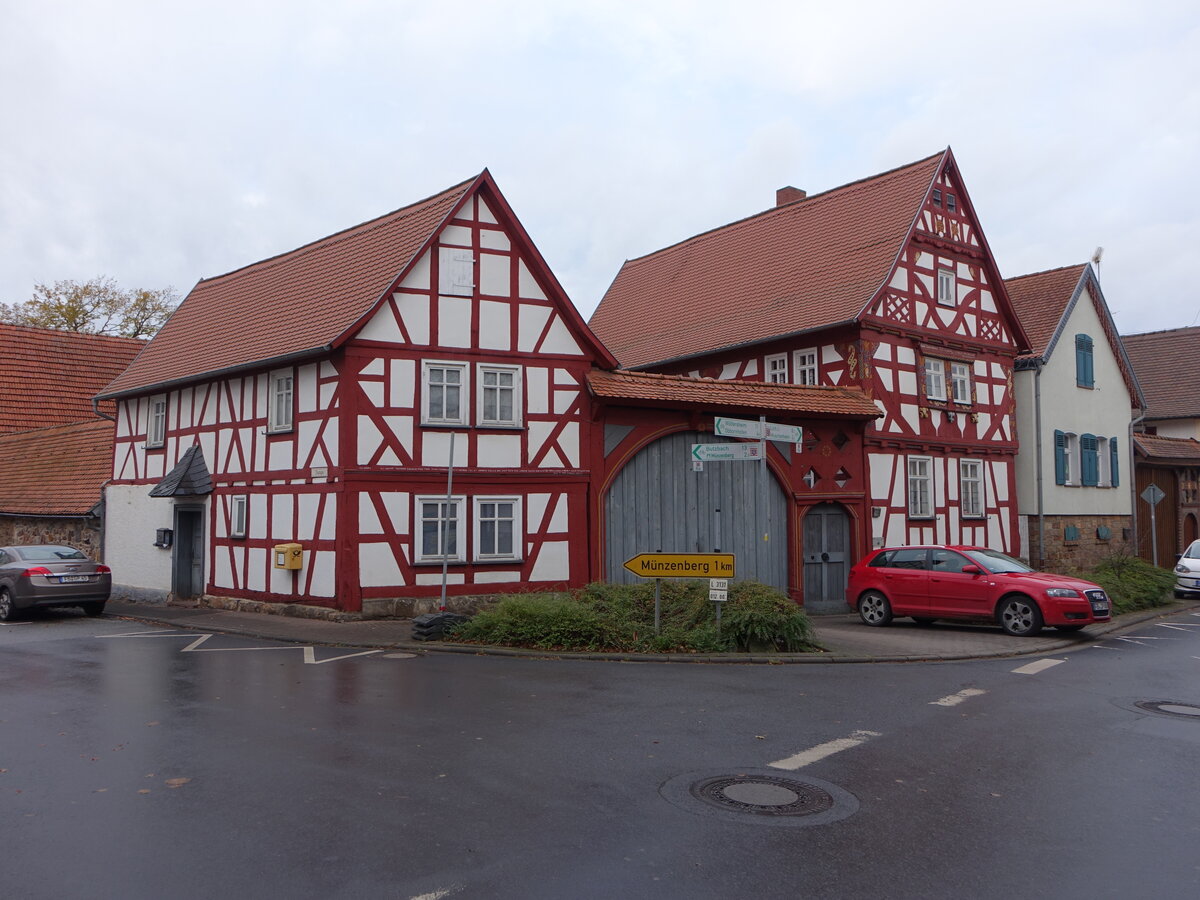 Trais-Mnzenberg, historischer Fachwerkhof in der Rmerstrae (01.11.2021)