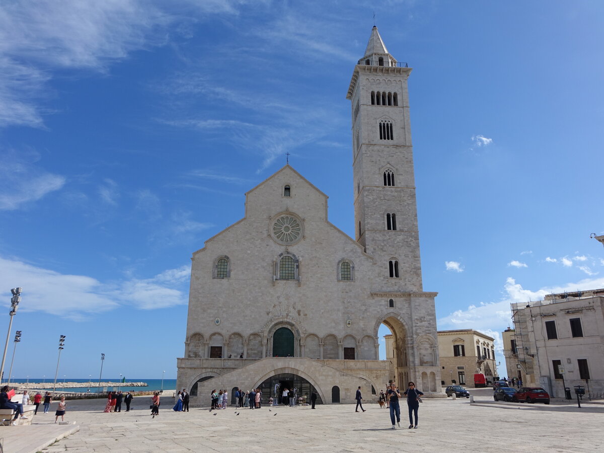 Trani, Kathedrale San Nicola Pellegrino, Doppelkirche mit einer Krypta, erbaut ab 1097 (27.09.2022)