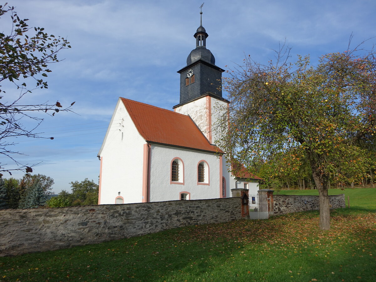 Traun, evangelische St. Georg Kirche, erbaut im 17. Jahrhundert (20.10.2022)