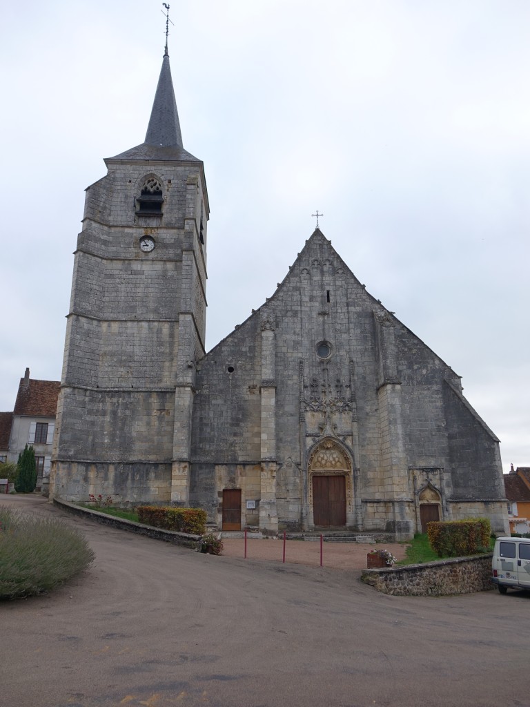 Treigny, Saint-Columbe Kirche am Place de Eglise, erbaut im 15. Jahrhundert (29.10.2015)