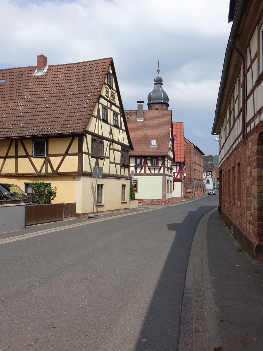 Trennfurt, Fachwerkhuser in der Trennfurter Strae (13.05.2018)