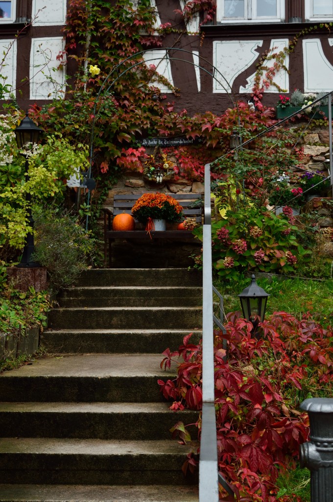 Treppenaufgang zu einem an der Kirchstrae in Bad Schwalbach gelegenem Fachwerkhaus. 7.10.2013