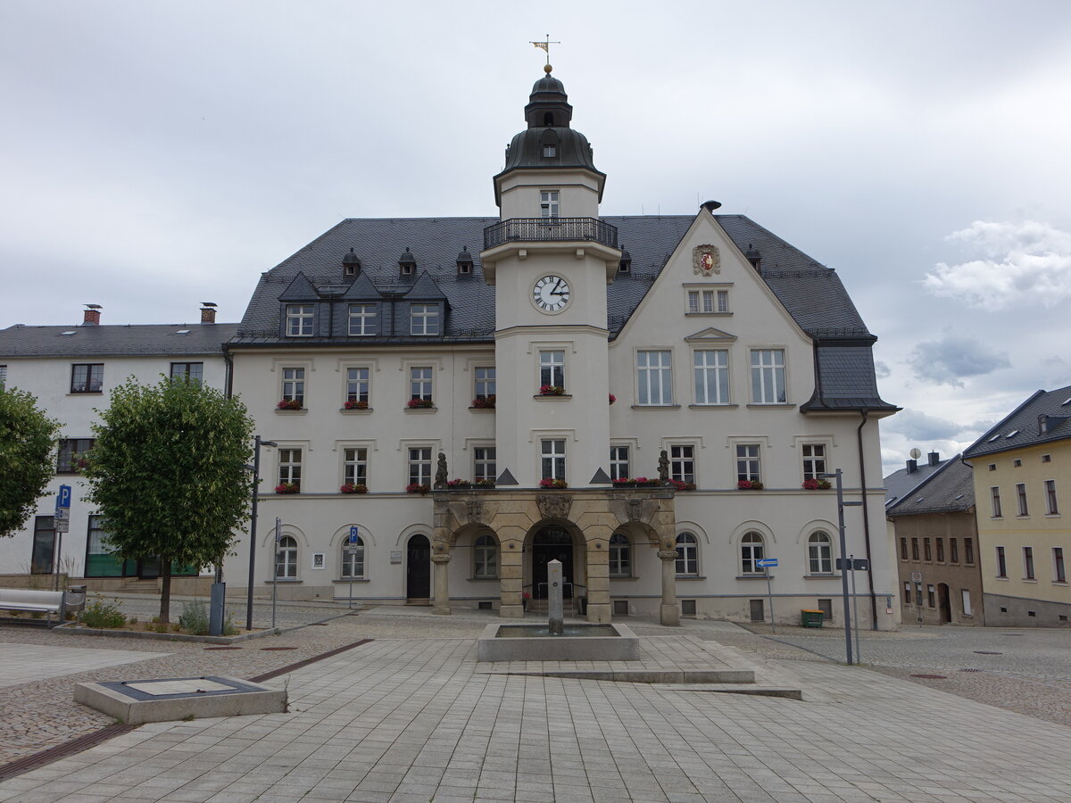 Treuen/ Vogtland, Rathaus am Markt, erbaut von 1859 bis 1861 (23.07.2023)