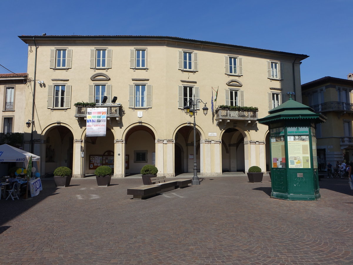 Treviglio, altes Rathaus an der Piazza Luciano Manara (29.09.2018)