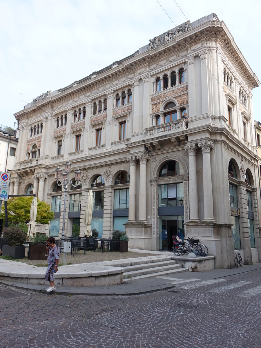 Treviso, Gebude der Deutschen Bank an der Piazza Francesco Crispi (18.09.2019)