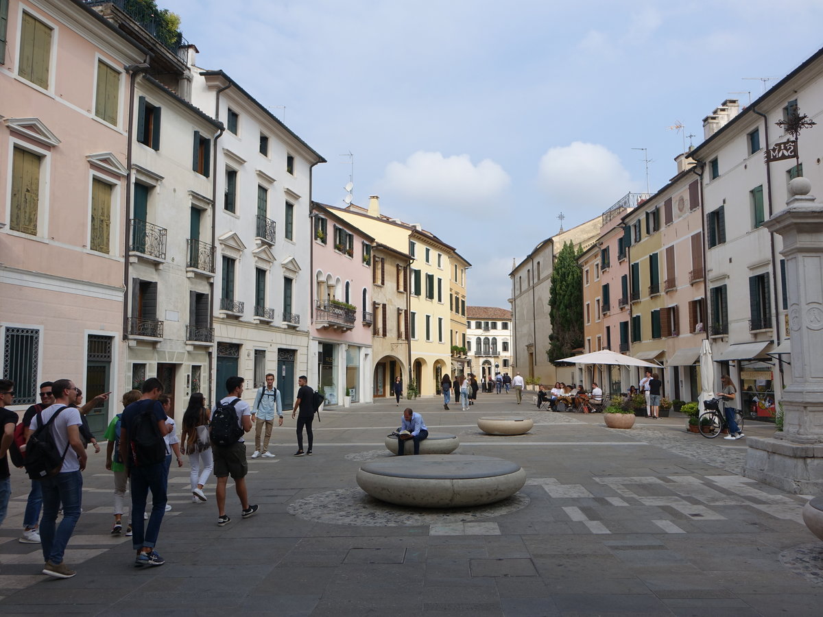 Treviso, Huser an der Piazza Santa Maria dei Battuti  (18.09.2019)