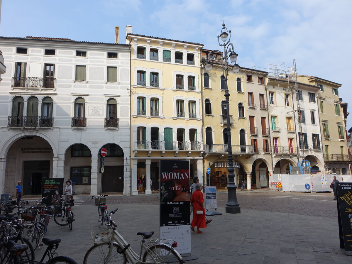 Treviso, Huserzeile an der Piazza dei Signori (18.09.2019)