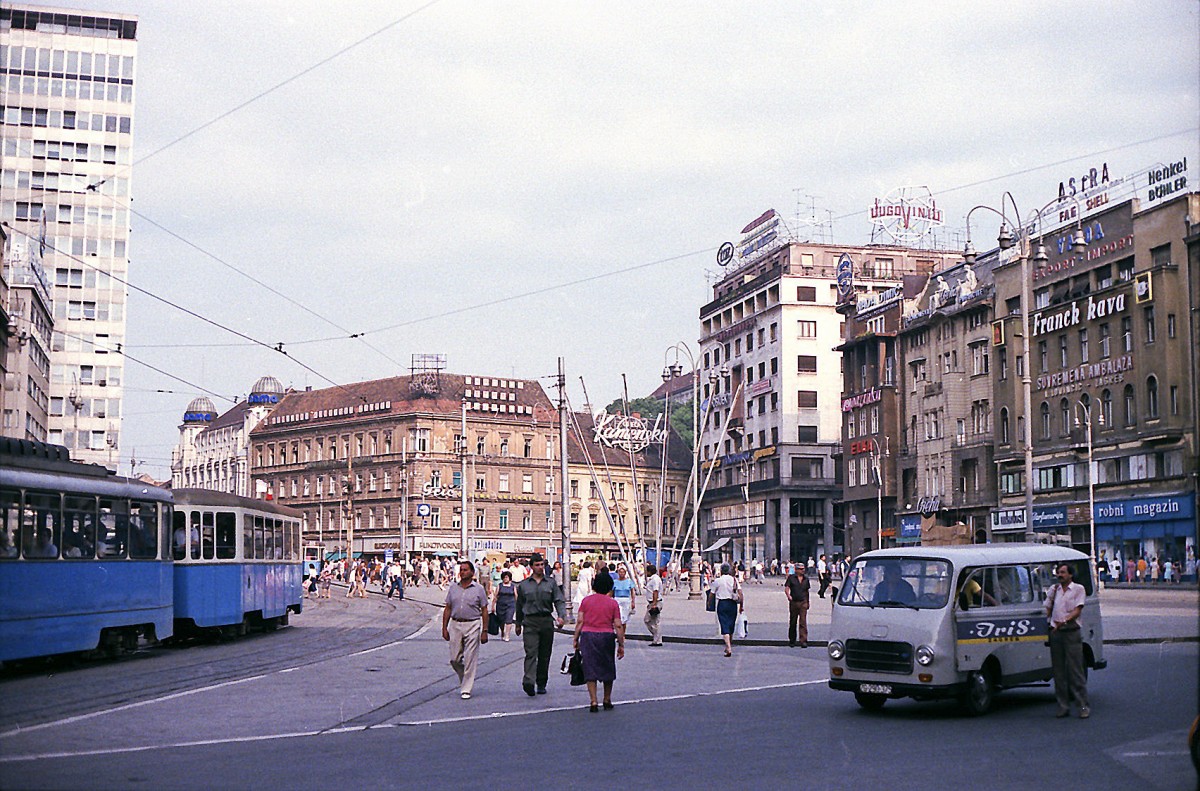Trg bana Josipa Jelačića in Zagreb. Aufnahme: Juli 1984 im damaligen Jugoslawien (digitalisiertes Negativfoto).