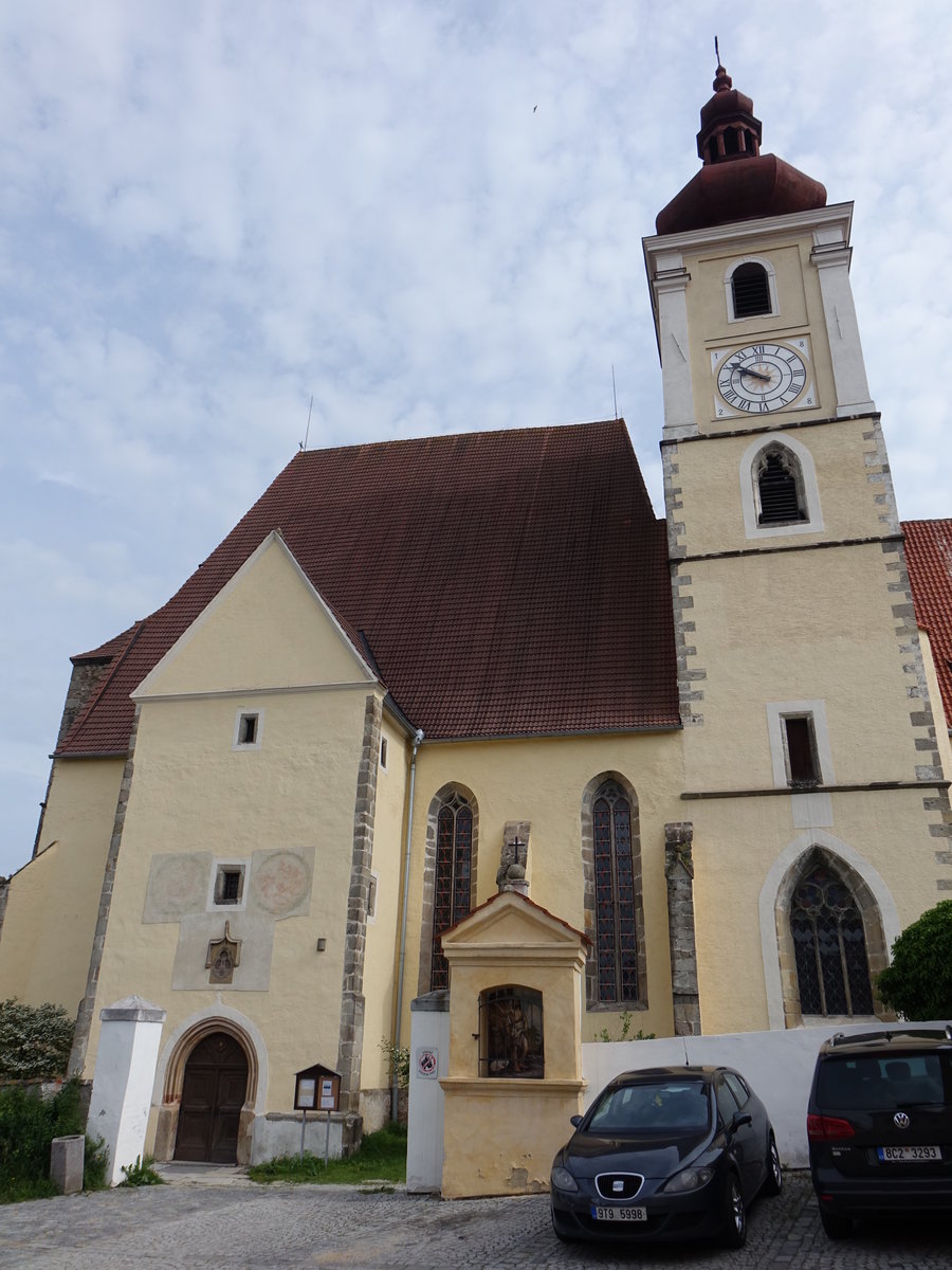 Trhov Sviny, gotische Pfarrkirche Maria Himmelfahrt, erbaut im 13. Jahrhundert, Umbau von 1485 bis 1510 im sptgotischen Stil (27.05.2019)