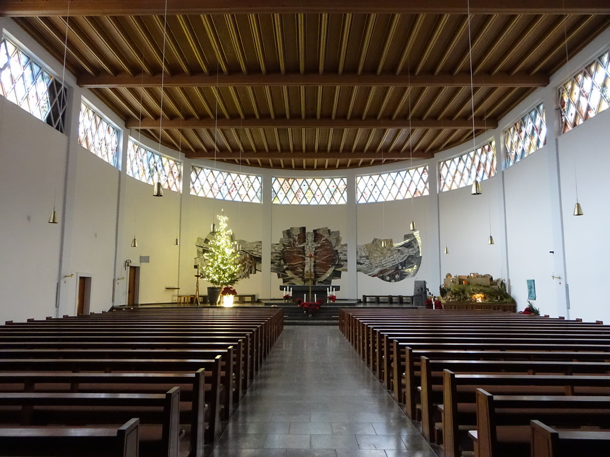 Triberg, kath. Pfarrkirche St. Clemens, erbaut von 1956 bis 1958 (01.01.2019)