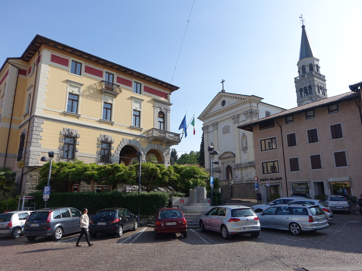 Tricesimo, Rathaus und Pfarrkirche St. Maria della Pruificazione, Kirche erbaut 1784 (06.05.2017)