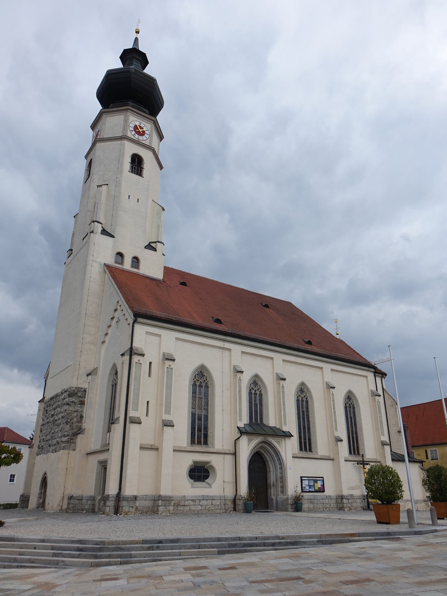 Triftern, sptgotische Pfarrkirche St. Stephan, erbaut im 15. Jahrhundert (23.04.2017)