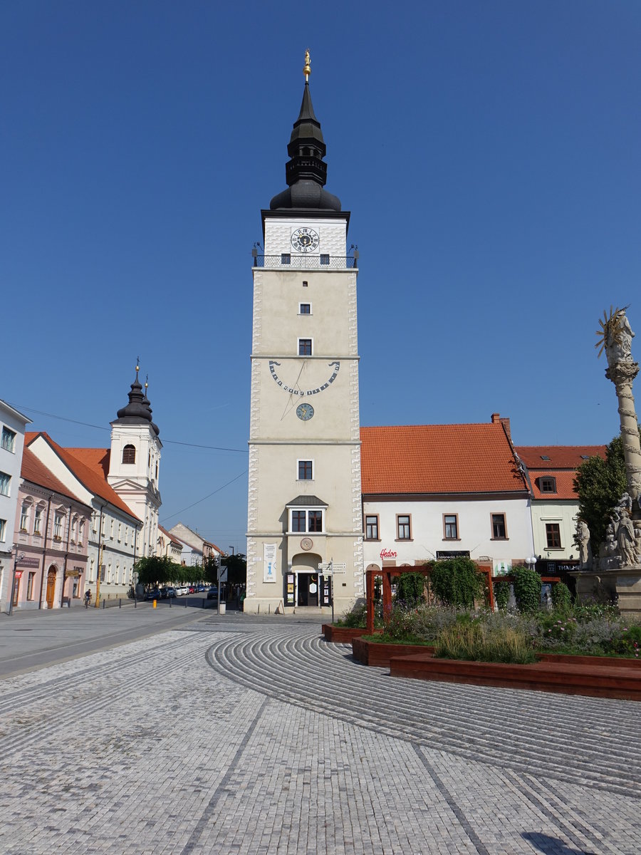 Trnava / Tyrnau, 69 Meter hoher Renaissance Stadtturm, erbaut 1574 (29.08.2019)