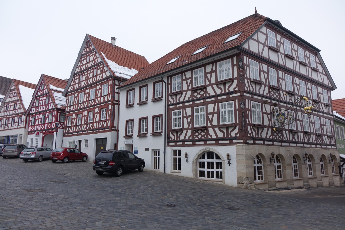 Trochtelfingen, Huser am Marktplatz mit Gasthof zum Ochsen (19.02.2015)