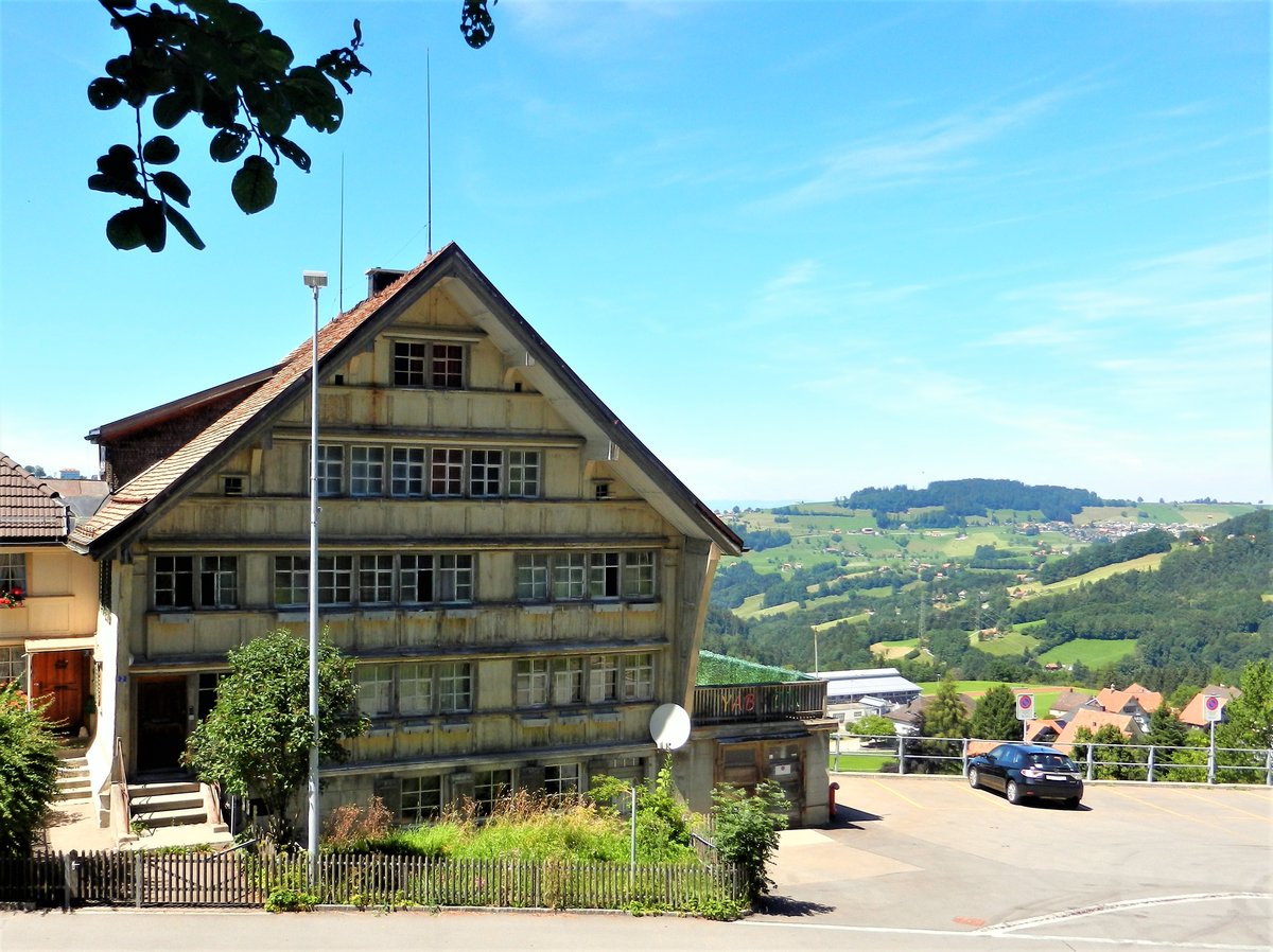 Trogen, Speicherstrasse 2. Typisches Appenzellerhaus - 18.07.2014