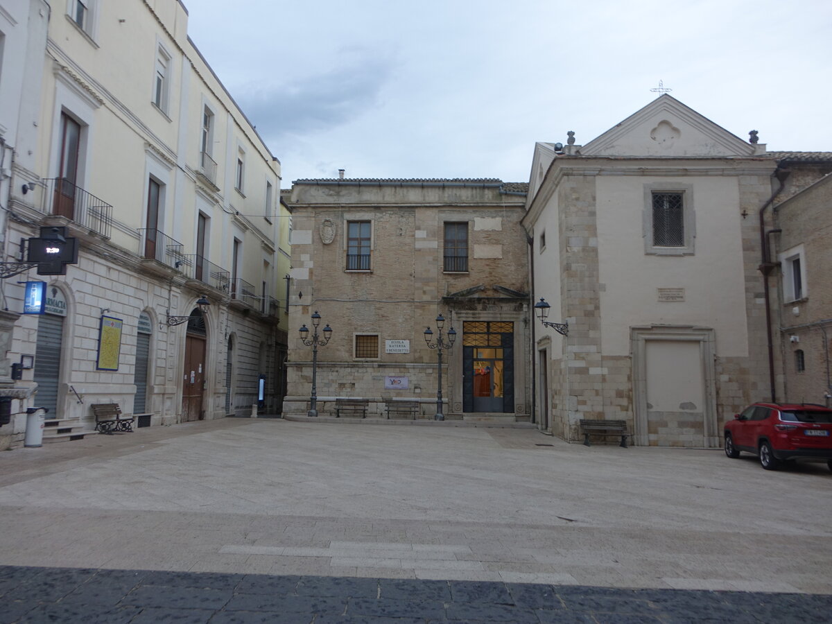 Troia, Gebude an der Piazza Pirro (26.09.2022)