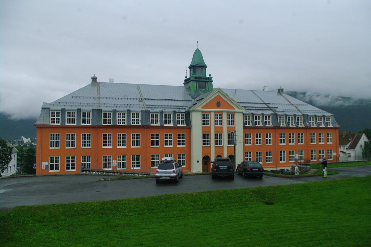 Tromso, Sommerlyst Schule in der Prost Schielderups Gate (02.07.2013)