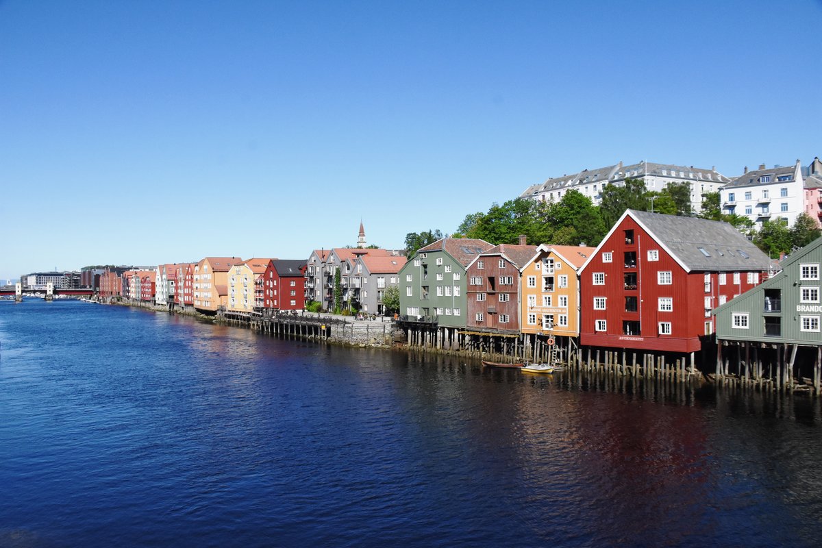 TRONDHEIM (Fylke Trndelag), 29.05.2018, Blick auf die alten Speicherhuser am Ostufer der Nidelva