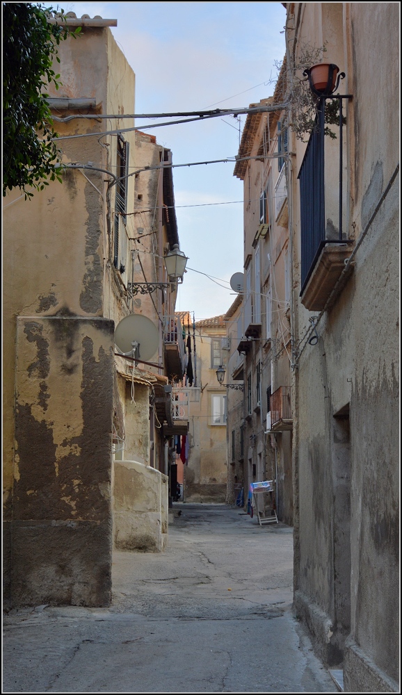 Tropea - Enge Gassen im Touristennest in Kalabrien. Sommer 2013.