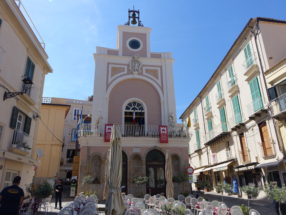 Tropea, Torre Orologio in der Via Roma (09.04.2024)