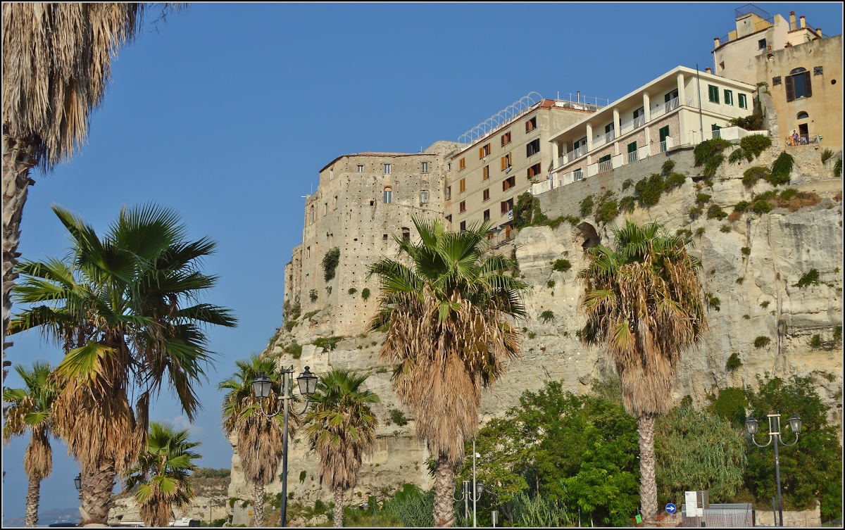 Tropea - Touristennest in Kalabrien. Blick von Westen. Sommer 2013.