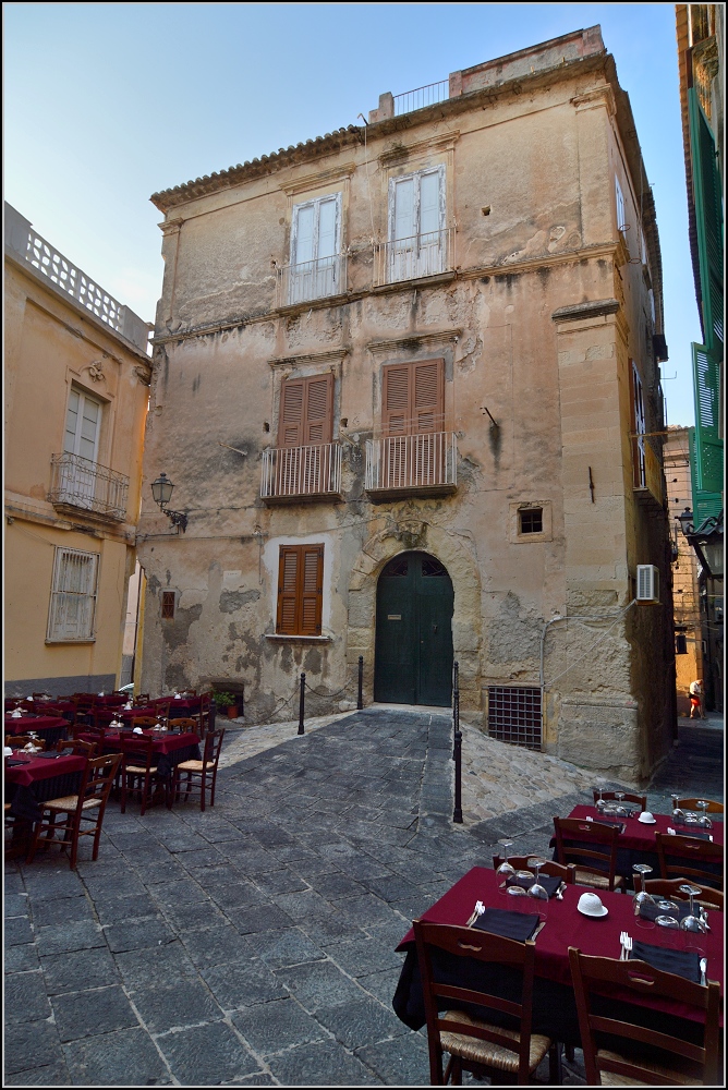 Tropea - Touristennest in Kalabrien. Hinterhofrestaurant. Sommer 2013.