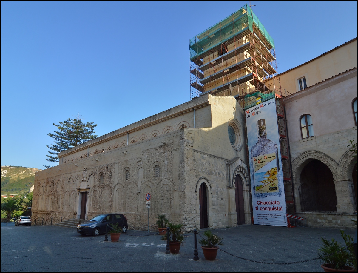 Tropea - Touristennest in Kalabrien.

Dom von Tropea. Sommer 2013.